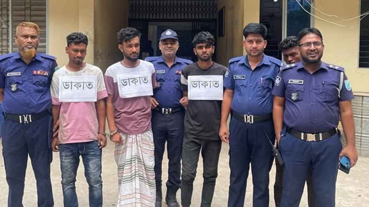 সোনারগাঁয়ে কুখ্যাত ডাকাত পিয়ালসহ গ্রেফতার ৩